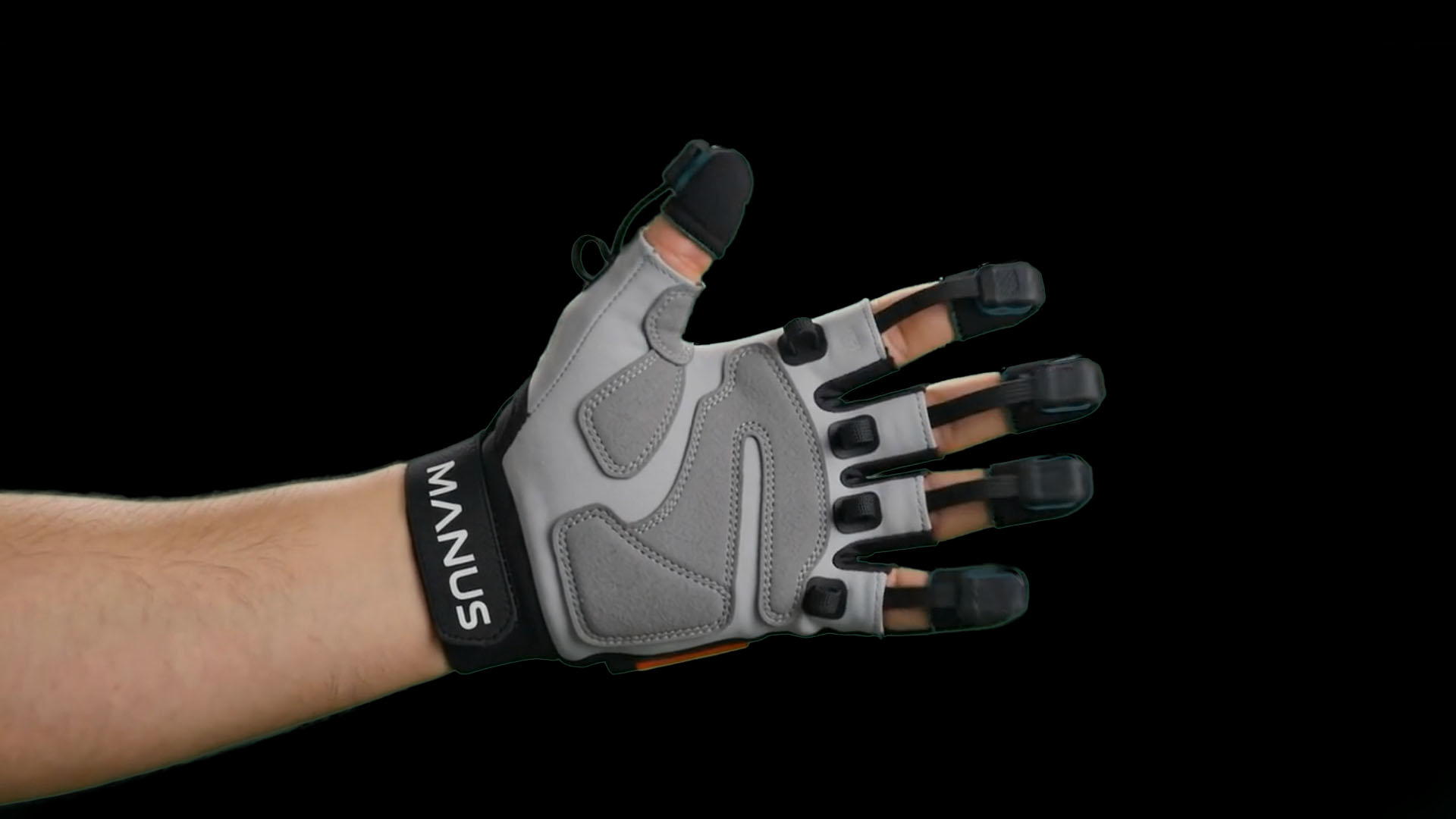 Gants Manus utilisés pour la capture des mains et des doigts lors d’une session MOCAP.